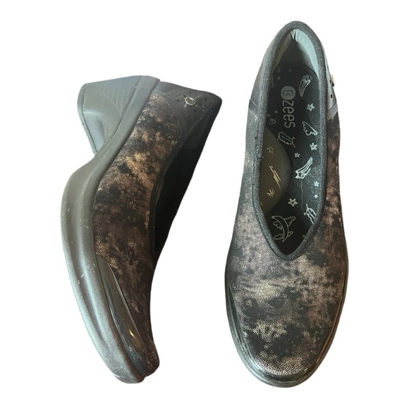 Bzees Willow Slip On Womens Mid Heel Pumps Comfort Black Gold Wedge Size 8 - Picture 5 of 14